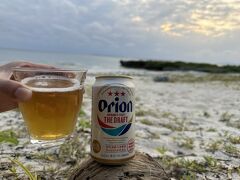 黒島最後のサンセットタイムは、宮里海岸でオリオンビールをいただきました。