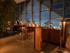 東京・西新宿『Park Hyatt Tokyo』41F【The Peak Bar】

『パーク ハイアット 東京』の【ピーク バー】のシーティングエリア
の写真。

静かです。