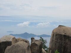 弥山・・・世界遺産の霊峰

宮島の最高峰　瀬戸内海の絶景や謎の巨岩

居るだけで感じる　ただならぬパワースポット

宮島ロープウェイで移動

紅葉谷公園と弥山中腹を眼下に眺め　獅子岩展望台で絶景堪能

弥山本堂で参拝　霊火堂の「消えずの火」で線香奉納　くぐり岩で神秘体験　弥山展望台で神秘の巨石群と瀬戸内海の多島美のコラボレーション体感

ややハードなピクニックではありましたが　かなりの達成感　

大満足な時間　過ごすことができました