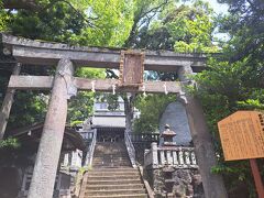 来宮神社のあとだとひっそりと存在する感じの湯前神社