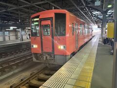 さて福井駅に到着です。駅前も少し歩きましたが、だいぶ綺麗になってます。ここからが本番といっても過言ではない越美北線に乗車。往復を考えると海外行ける時間ですからね…