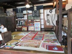 写真は佐原の小野川沿い散策：並木仲之助商店内でお土産を購入。