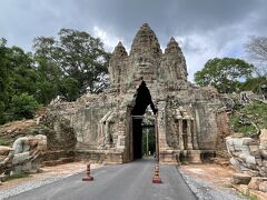 広いので大分走りましたが西大門へ連れてきてくれました（＾∇＾）

ここでも一旦降りて写真を撮ります。
おじさんめちゃくちゃ優しい♪