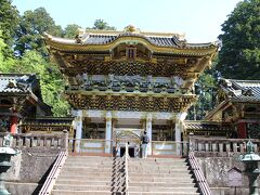 陽明門が見えてくると気が急ぎます