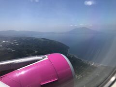 台風の影響もなく、無事桜島上空へ。
関空から鹿児島に飛ぶなら、右側は霧島、左側は桜島ですね、覚えておこう。