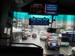 今日はあいにくの雨です。
熊本から宮崎県にかけて降水帯が走り
更に台風の影響で昨夜の熊本は豪雨でした。
晴天であればバスが走る北側に阿蘇連峰を
眺めることができるはずでしたので残念です。
今日は梅雨入りと台風のダブルパンチで始まりました。