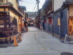 花見小路をさらに進み「祇園甲部」散策
地区一帯の広範囲にわたって街並みが整備されています
（この写真は別の日のものです）