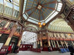 イギリス・ロンドン『Leadenhall Market』

市場『レドンホール・マーケット』の写真。

映画『ハリー・ポッターと賢者の石』や『Dr. パルナサスの鏡』にも
登場します。

東京の遊園地『としまえん』跡地に「ワーナー ブラザース スタジオ
ツアー東京 ‐ メイキング・オブ・ハリー・ポッター」が
2023年6月16日に開業！