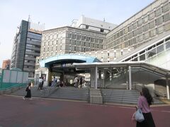 再び新橋駅のゆりかもめの駅に戻ってきました。ここで荷物を回収してホテルへと向かいます。