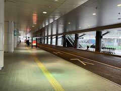 広島空港へ着きました。いつもはこちらのバスターミナルから広島市内へ向かうのですが・・・。