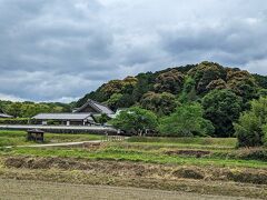 橘寺が見えてきた。
この日はもっと先にいくので ひたすら爆走。
