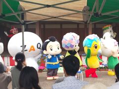 メイン会場のあじさい公園では、あじさいちゃんのお誕生日を祝って近所のユルキャラ達、アンドJ:COMのざっくう（営業？）が来てくれていました。

ゲスト：大磯町公式マスコットキャラクター「あおみ」
小田原市消防マスコットキャラクター「ファイヤーけしまるくん」
「キングベルI世」
ケーブルテレビのキャラクター「ざっくぅ」
「西湘きんじろう」
中井町キャラクター「なかまる」
吉田島高等学校マスコットキャラクター「よっしー」

なんとなく名前で分かるヤツもいる。