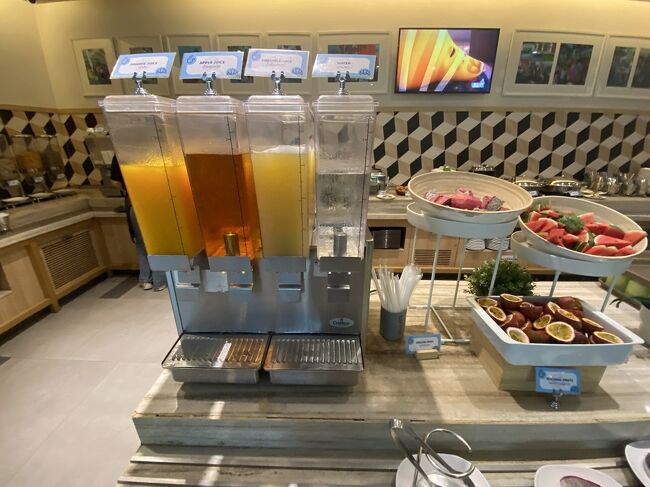 5月4日<br />朝食付きなので1階に降りて、フロント奥より朝食フロアへ