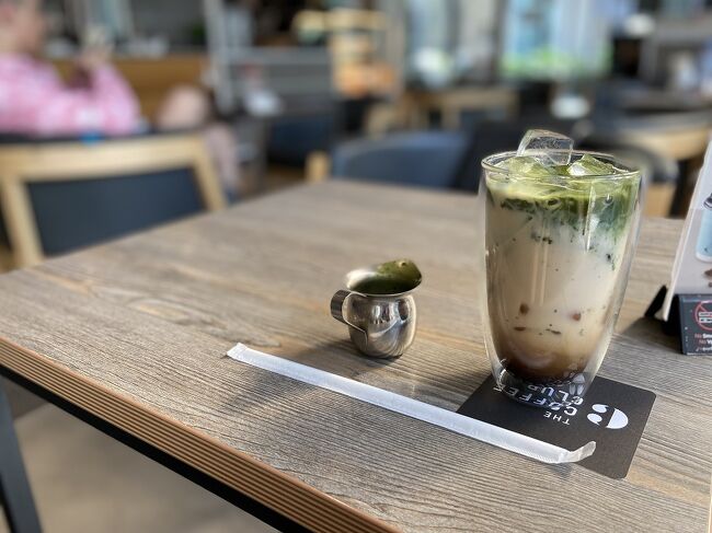 アイスラテに抹茶がトッピング<br />居心地よくて、のんびり過ごしてしまった。
