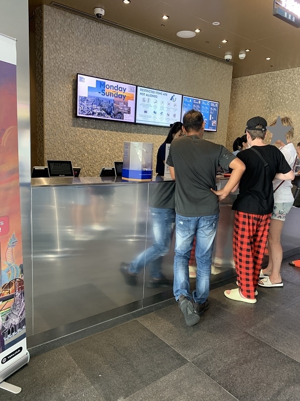 展望エリアの入場料は900バーツほど、高ッ！<br />シニアは通常の1/4で250バーツ。1000円なら行ってみるか。<br />