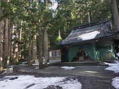 ●雄山神社 中宮祈願殿

雄山神社は、越中の国にある4つの一宮神社のうちのひとつです。
そして、雄山神社は、峰本社、中宮祈願殿、前立社壇の3つの社を持っています。
ここは、中宮祈願殿になります。
雄山神社は、立山をご神体とし、伊邪那岐神（いさなぎかみ）、天手力雄神(あめのたぢからおのかみ)をお祀りしています。
