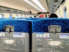 東京駅から東海道新幹線こだま号に乗って新富士駅を目指します。
１時間ちょいで着きます。