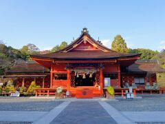 全国にある1300の浅間神社の総本社です。
ちなみに富士山山頂にも神社がありますが、あれも浅間神社です。
富士山の噴火を沈めるために富士山を神として祀っているそうです。