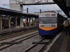 　ほどなくして嘉義発北湖行きの区間車が到着しました。
　北湖駅は、新竹駅の5駅台北寄りにある駅です。

　二水駅14:22 → 新竹駅17:26（区間車）