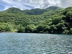 しばらくまた船は進んでいきます
緑と水
最高の組み合わせですね








