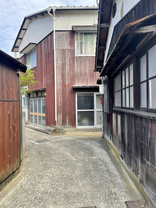 迷路の町を通り、戻ります。<br />猫ちゃんが出てきても良さそうな路地ですが、一匹とも遭遇せず。