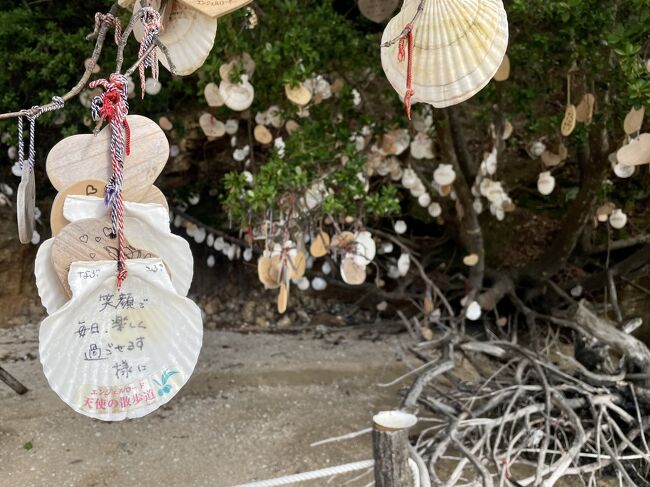 エンジェルロードを渡り切ると対岸の島には<br />沢山の願い事が書かれた絵馬。<br />私たちもホテルでハート形の絵馬を頂き、翌日奉納してきました。<br />