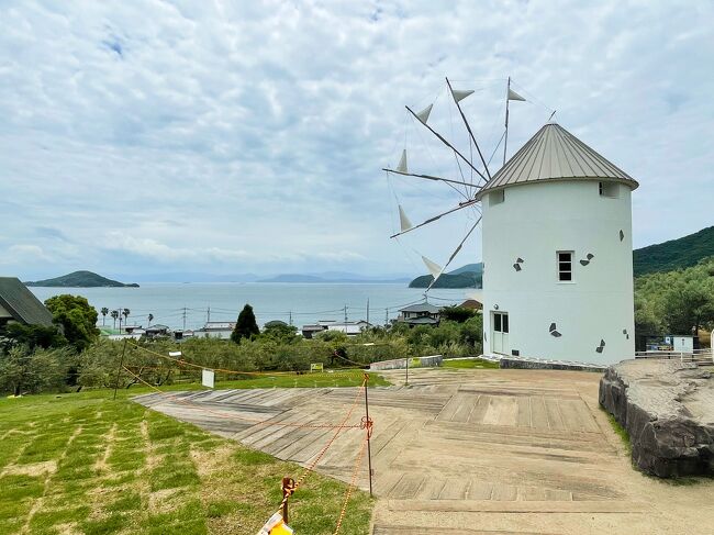 最後に風車を後ろからパチリ。<br />ここで地元のおじさんに二十四の瞳への行き方を伝授し、<br />何やらバスより渡し船で行くのがお勧めとのことで、<br />高台から船着き場がある海の方へ行ってみます。