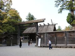 正宮（豊受大神宮）
天照大神の御食事を司る神、衣食住を始め産業の守り神・豊受大御神が祀られています。
