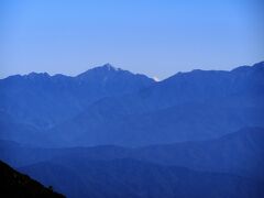 南アルプスでは何と言っても甲斐駒ヶ岳の存在感が素晴らしい。
この尖った頭とギザギザの峰は甲斐駒ヶ岳だとすぐに分かります。
