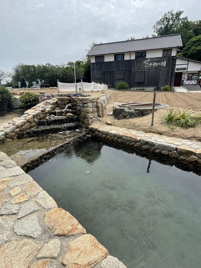 映画村の中央を流れるのは汐江川。<br /><br />若い人はかすりの着物をレンタルされてて可愛かった～。<br />一着500円でレンタルできるそうです。