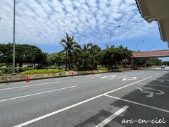 【6月5日（月）1日目】
那覇空港で乗継ぎ、宮古空港へ到着！
一歩外へ出ると、暑～～～い！まさに南国です。
なんとこの日の湿度は、80％でした(≧∀≦)。