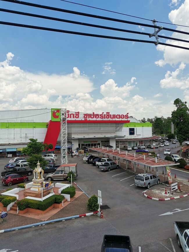 BIG Cまで歩いてきました。<br />宿から40分。<br />炎天下の中、幹線道路を歩くのはきつい。<br />バーンマイクラダンでもレンタル自転車してるんだけど、<br />1日120Bってちょっと高いよね。