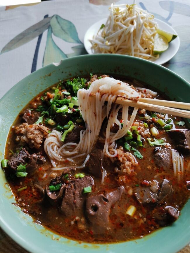 ナムギャオワンディー　チェンライ<br />Namgiau wan dee Chiangrai <br /><br />まずはそのままで<br />ウマ～。<br />なんの味を足さなくても丁度いい。