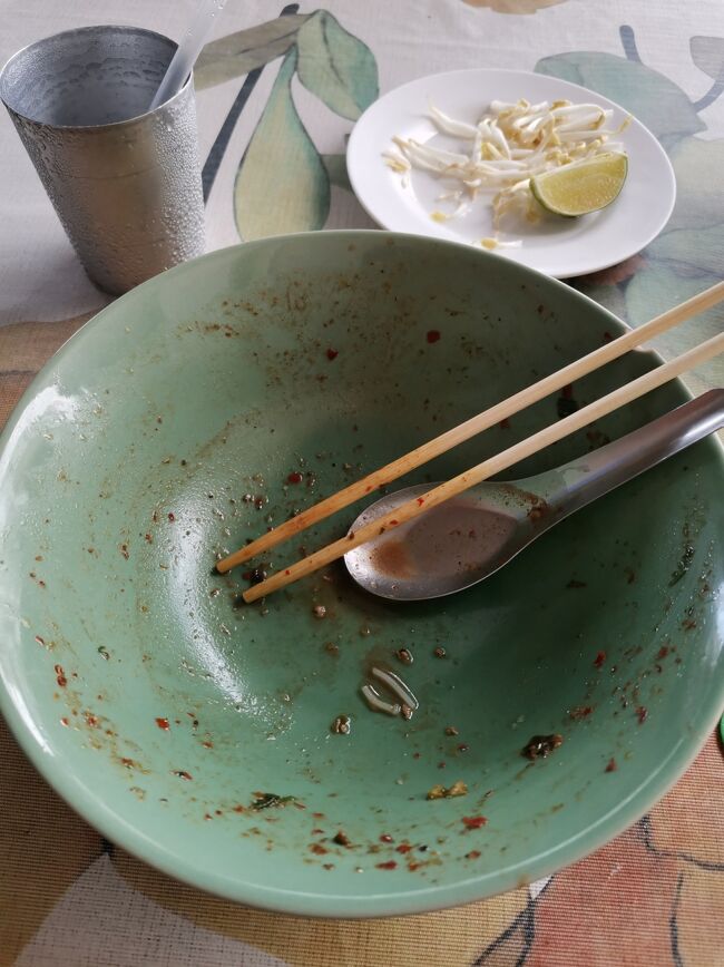 ナムギャオワンディー　チェンライ<br />Namgiau wan dee Chiangrai <br /><br />大盛りですが、ペロリと完食。<br />やっぱりワンディー最強。<br /><br />と言っても、人には好みがあるので合わない人もいるかと思います。<br />とりあえず、有名店のパースックを基準に考えてみるといいと思います。