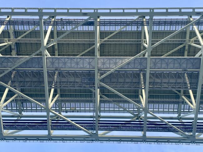 はい、今真下です。<br /><br />この橋が架けられるはるか昔に、<br />大阪からプサンや上海へ船で行ったことはありますが、<br />それ以来の瀬戸内海のフェリー旅でした。