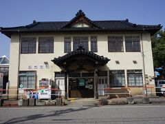 ●富山地方鉄道/岩峅寺駅

1921年に開業したこの駅。
この駅舎は、戦前のもののようです。
だから、映画の撮影とかにも使用されるのですね。