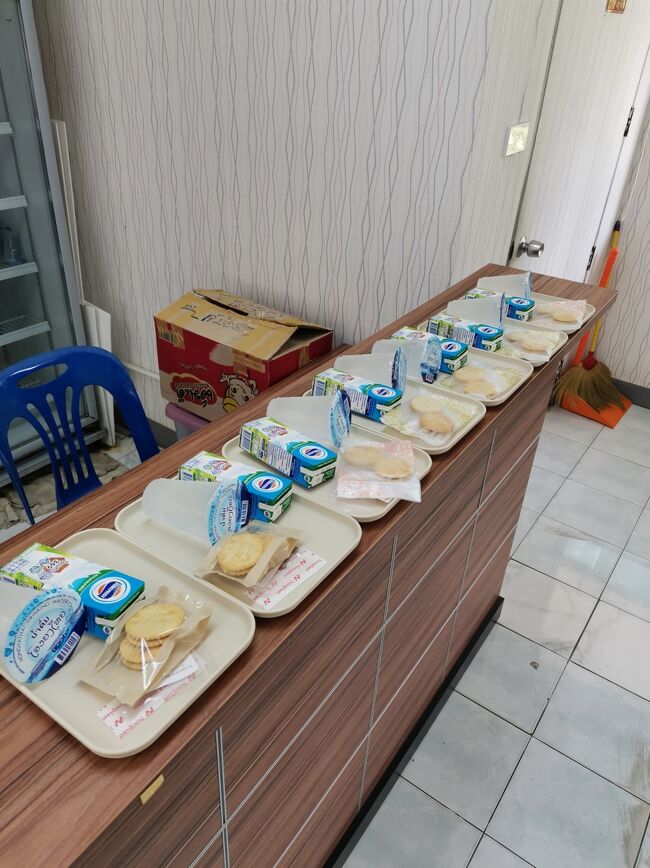 Red Cross blood donation chiangray  near hospital <br />赤十字献血センター　チェンライ チェンライ病院近く<br /><br />全血なのであっという間に終わる。<br />一応、椅子で5分くらい休んでね～と言われる。<br />その後、水分補給ルームへ移動。