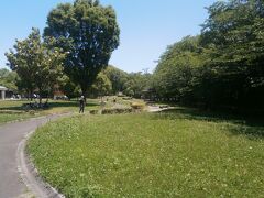  春日井市で最大の規模を誇る味美二子山古墳の周辺が二子山公園として整備されています。