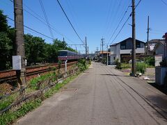  再度小牧線を越えます。この辺りは味鋺駅に近く名古屋はすぐ近くです。