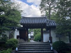 2023.6.16　金　PM16：21　雲龍院
京都府京都市東山区泉涌寺山内町36　
http://www.unryuin.jp/　　公式HP
水曜定休（定休日が有るのは珍しい）
拝観料400円　抹茶500円