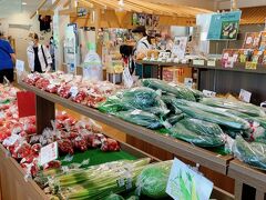 道の駅は、地元の新鮮野菜や果物を色々と買えるので見てるだけで楽しいですよね♪