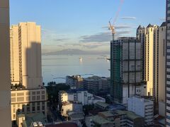 現地３日目～おはようございます ☀︎

今夜日付の変わるフライトで帰ります ✈︎

★ すでに疲れ気味のおGちゃん（マニラで65才になったとさ）。。