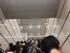 横浜駅到着JRに乗り換えます