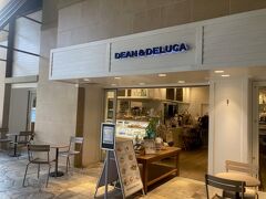 アラモアナセンターからワイキキに戻って,DEAN&DELUCA でエコバッグを購入