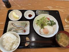 朝食です。今日は海の格好でサイクリング♪昼過ぎに海へ行こうと思います。
宿の方に何時頃が泳げる時かと聞きましたが、基本遊泳禁止との事。でも、自己責任で泳ぐのは自分の勝手なのでなにも言わないと...言われました。
台風の影響で風も出てきて波も少し高いとの事でした。様子をみて海へ行ってみたいと思います。