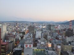 ９月２７日午後5時半。
ＪＲタワーホテル日航札幌のお部屋から眺める札幌駅前。