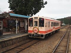 岩村駅ですれ違い。