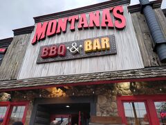 お肉が食べたくて夕食はこちらのお店へ。
BBQ＆BAR「MONTANAS」。
