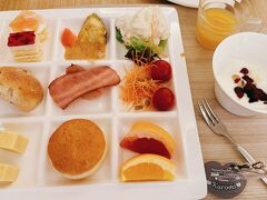宝塚ホテルでの朝食です。ビュッフェスタイルになっていました。