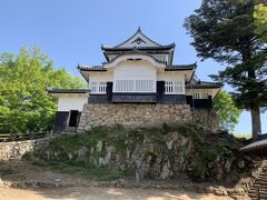 そしていよいよ天守の見学。
備中松山城の天守は日本全国で12しか残っていないという現存天守の1つ。
当然国の重要文化財に指定されている。